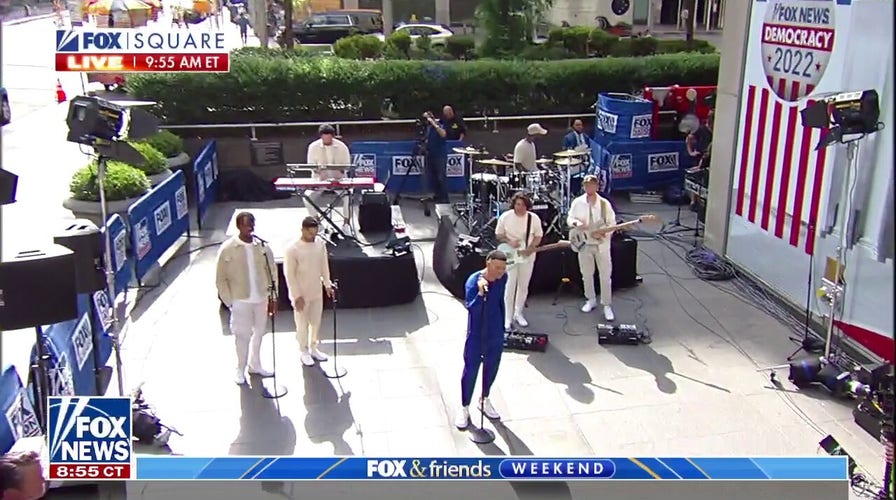 Tauren Wells performs ‘Joy In The Morning’