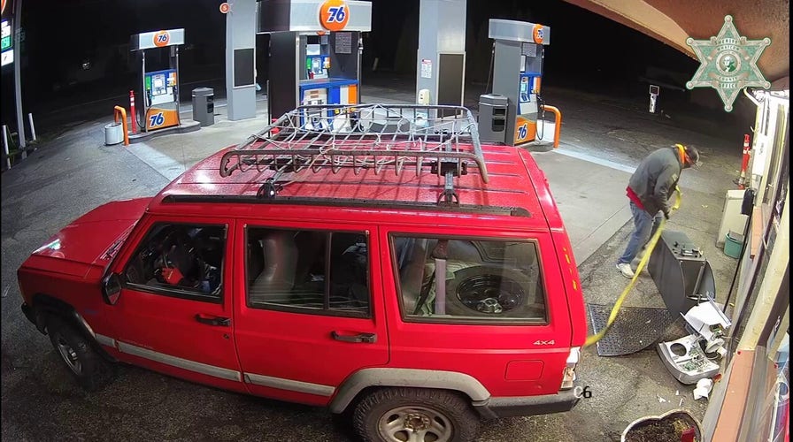 Washington deputies searching for men caught on camera attempting to break into ATM