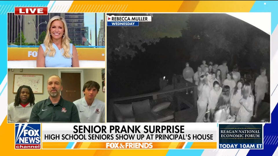 High school seniors surprise principal with epic musical prank