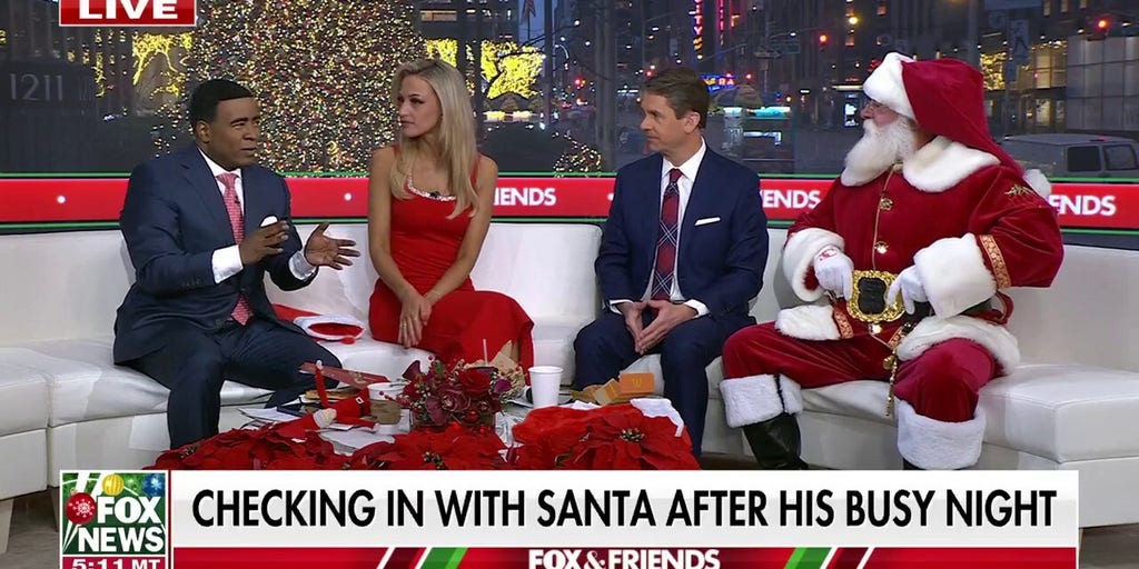 ‘Fox & Friends’ co-hosts check in with Santa after his busy night