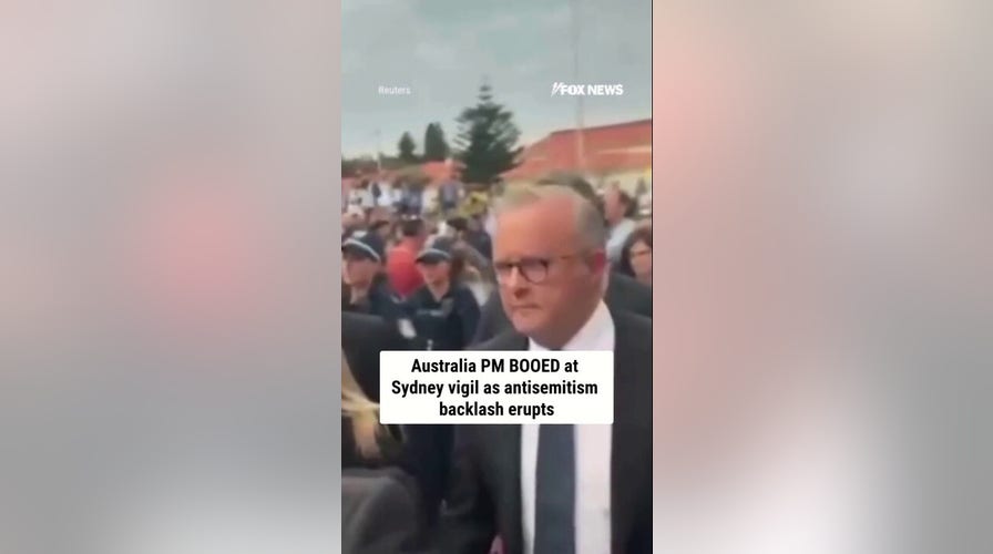 Australia PM BOOED astatine  Sydney vigil arsenic  antisemitism backlash erupts