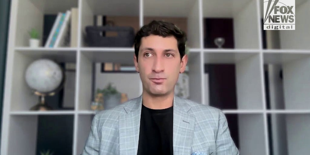 CEO reveals how to spot paid protesters amid violent anti-ICE riots