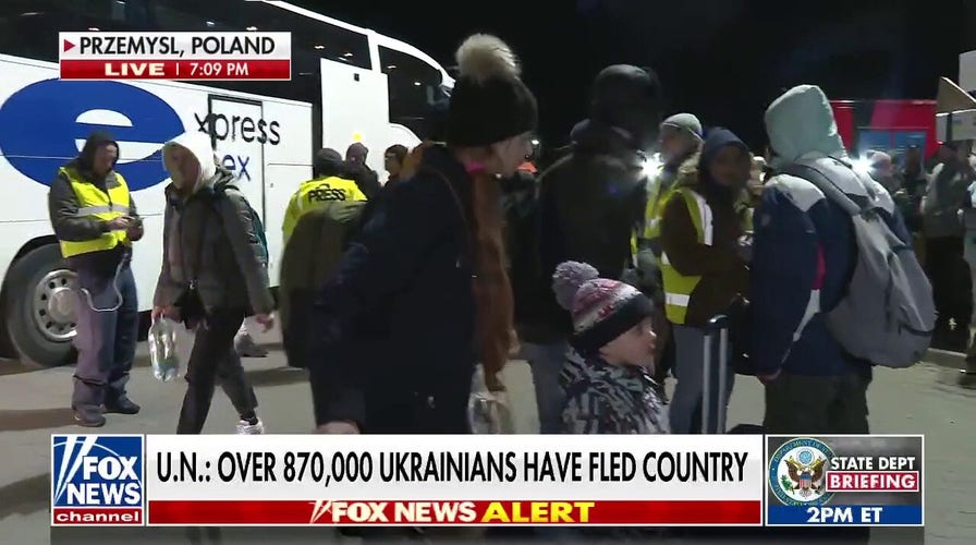 Ukrainian refugees flee country to Poland border, but many are returning to fight