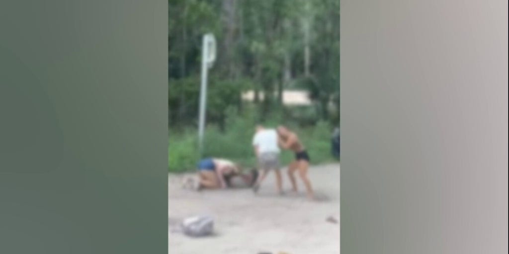 Florida mom joins brawl at bus stop: 'Bad example'