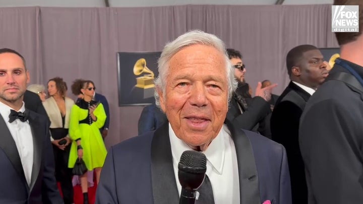 Patriots' Robert Kraft talks Tom Brady at the Grammy Awards