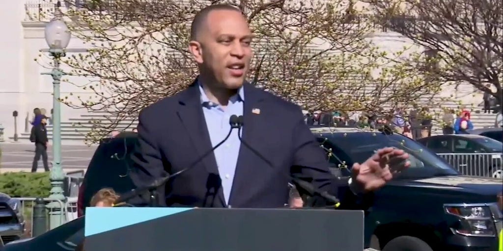 Hakeem Jeffries calls for Pete Hegseth to 'resign or be fired immediately' over Signal chat leak