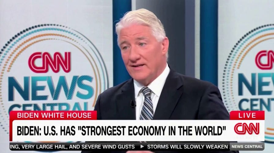 CNN anchor cautions Biden on defending economy