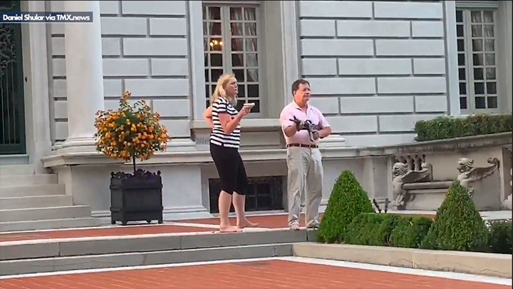 St. Louis couple seen pointing guns at protesters marching toward mayor's home