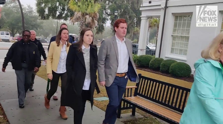 Murdaugh family arrives for fifth day of trial proceedings in Alex Murdaugh case