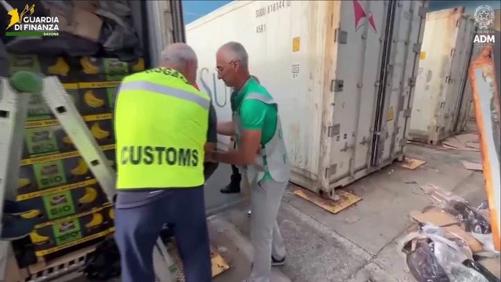 Las autoridades italianas incautan cocaína por valor de 290 millones de dólares escondida en un cargamento de plátanos