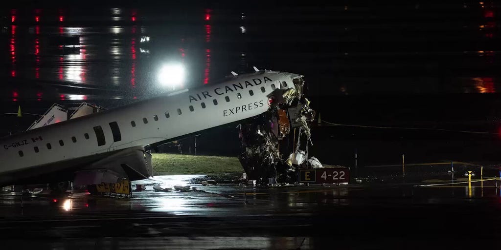Air traffic controller says 'I messed up' after LaGuardia crash