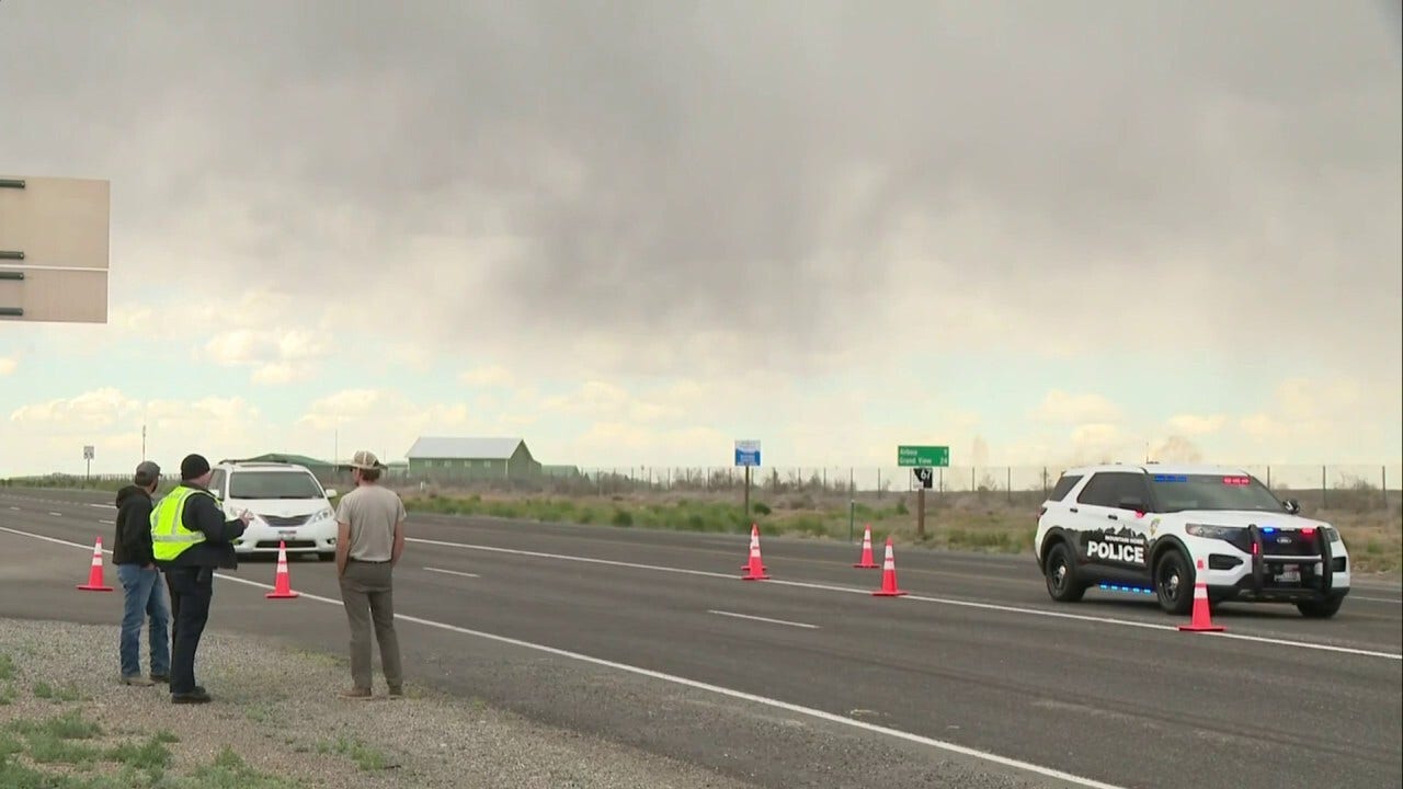 Smoke lingers after 2 Navy Growlers crash at Idaho air show