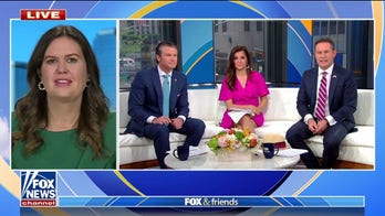 Huckabee Sanders calls out 'mind-boggling hypocrisy' as Psaki defends activists going to justices' homes