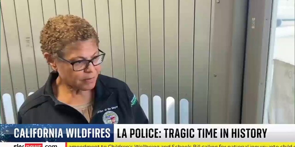 Los Angeles Mayor Karen Bass dodges questions about raging wildfires
