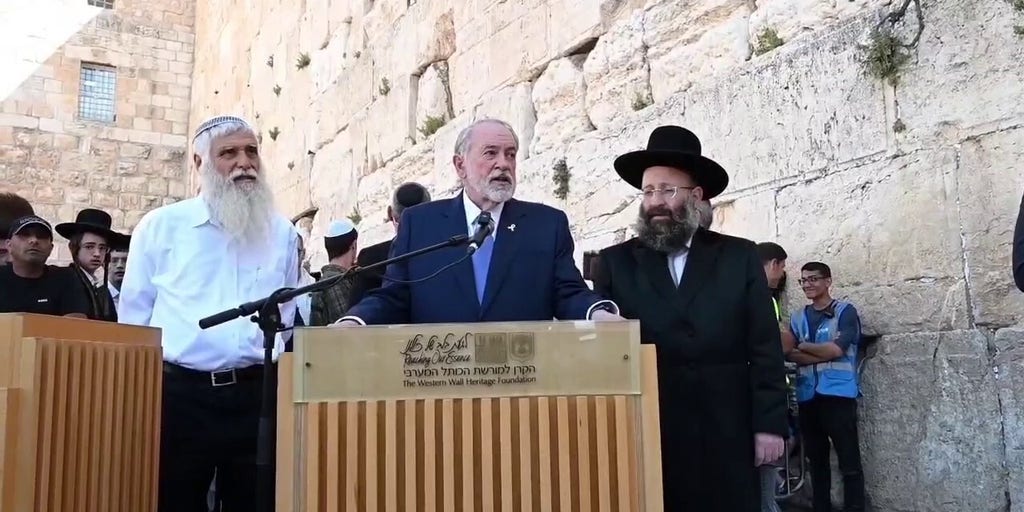 US Ambassador to Israel Mike Huckabee visits the Western Wall during Holy Week.mp4