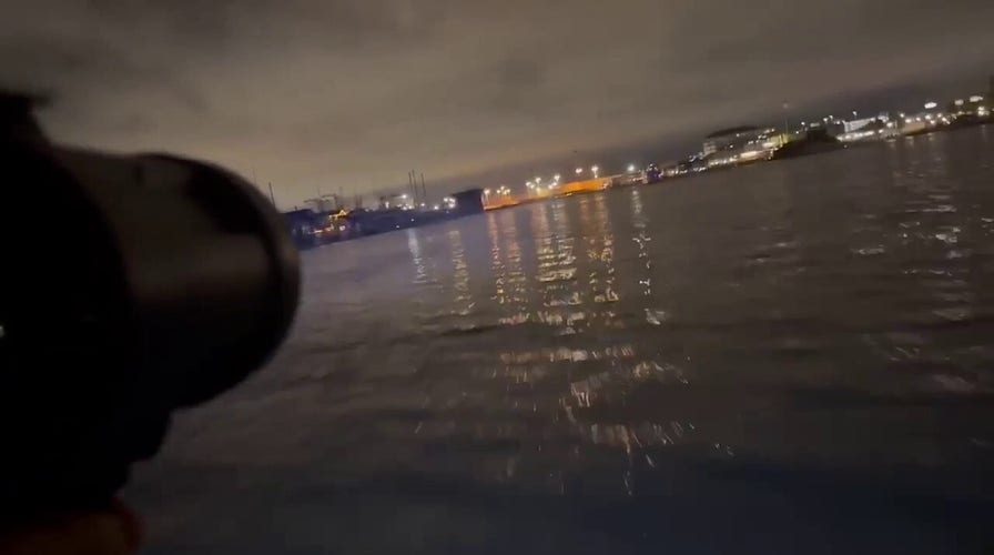 Alameda residents chase suspected pirates