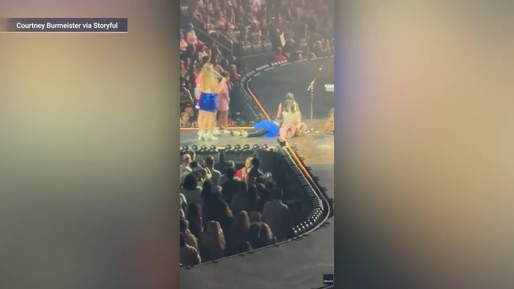 Katy Perry pauses show after young fan suddenly collapses on stage