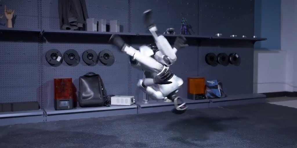 Humanoid robot stuns with perfect side flip acrobatics