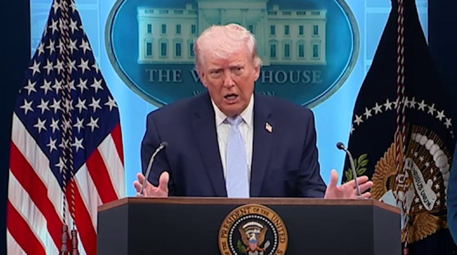 Trump claims he’d triumph   arsenic  the president   of  Venezuela — conscionable  needs to 'quickly' larn  Spanish