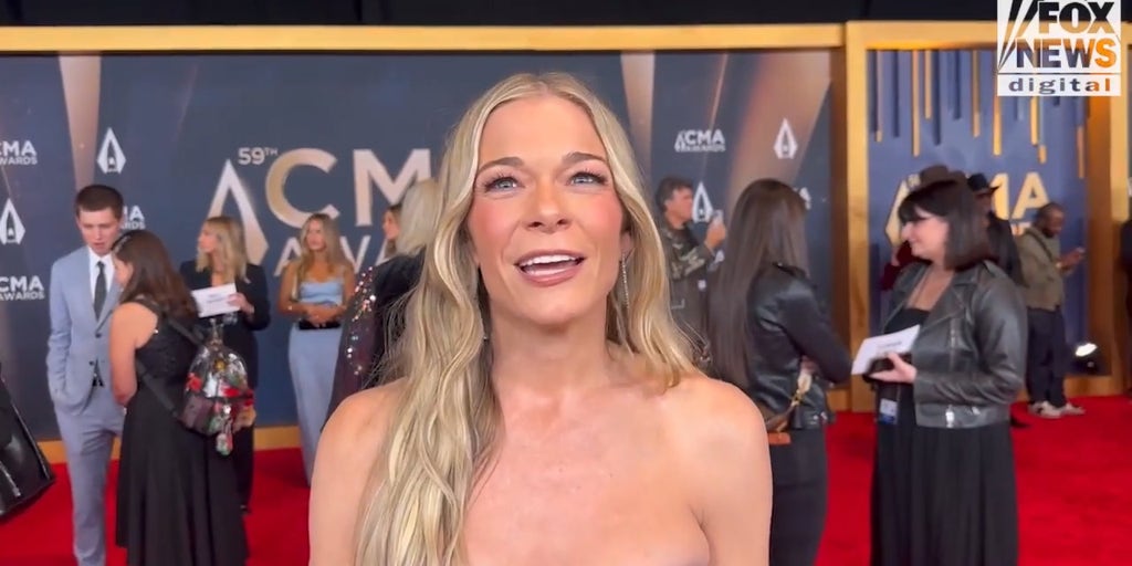 LeAnn Rimes reflects on her first CMA Awards appearance