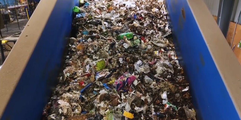 Recycling robots use AI to sort waste 24-7