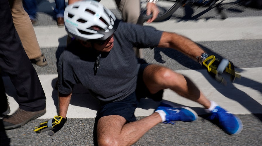 Biden falls off bike in Delaware right in front of cameras Biden falls off bike in Delaware right in front of cameras