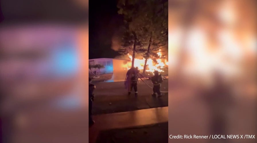 Florida mobile home park erupts into flames after small plane crash