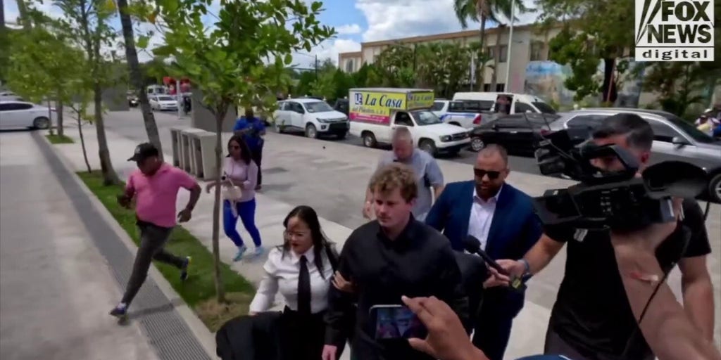 Joshua Riibe arrives at a Dominican Republic courthouse