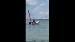 Chicken joint delivers food by boat to Florida beachgoers: 'This is really a thing!'