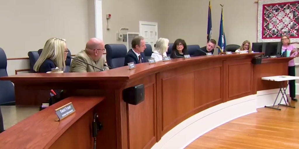 Virginia residents cheer after town council reverses plan to dissolve police department