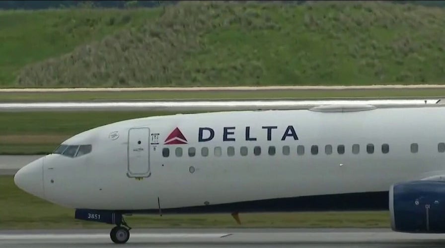 Thousands of Christmas Flights Canceled as omicron spreads