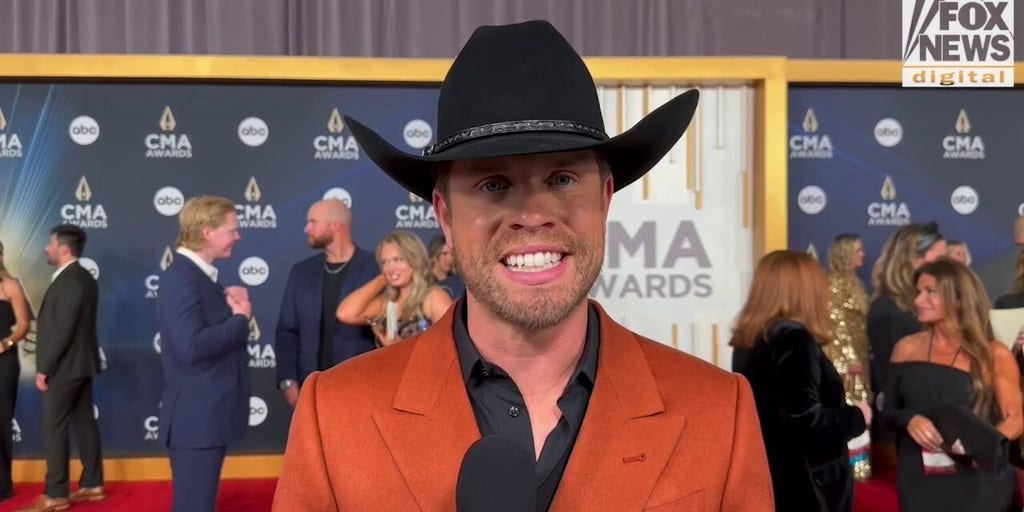 Dustin Lynch is excited to spend Thanksgiving with his niece and nephew