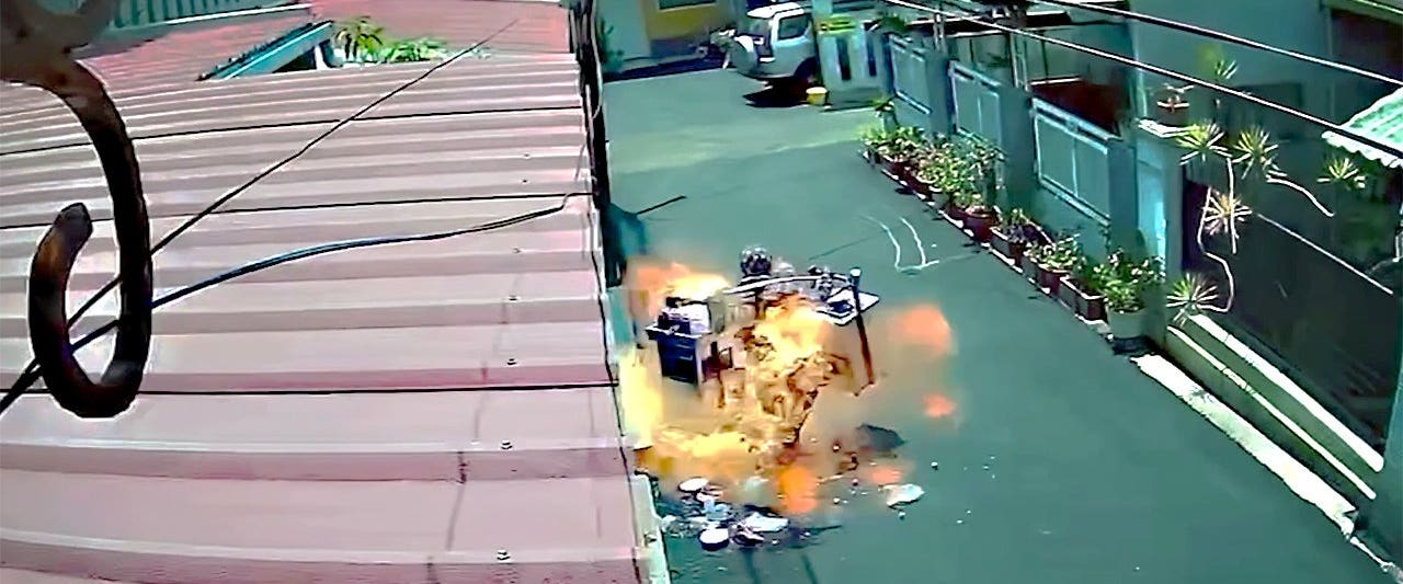 Meatball vendor engulfed in massive fireball after gas explosion on street - Fox News