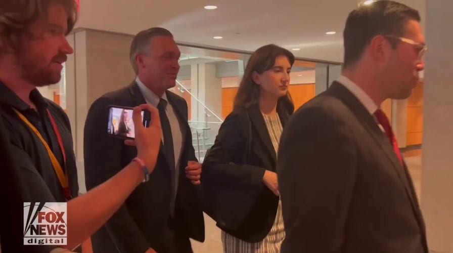 Hunter Biden's ex-business partner ignores media questions while entering House hearing