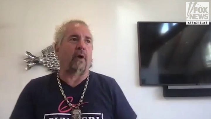 Guy Fieri se relacionó con Sylvester Stallone y Arnold Schwarzenegger para cocinar