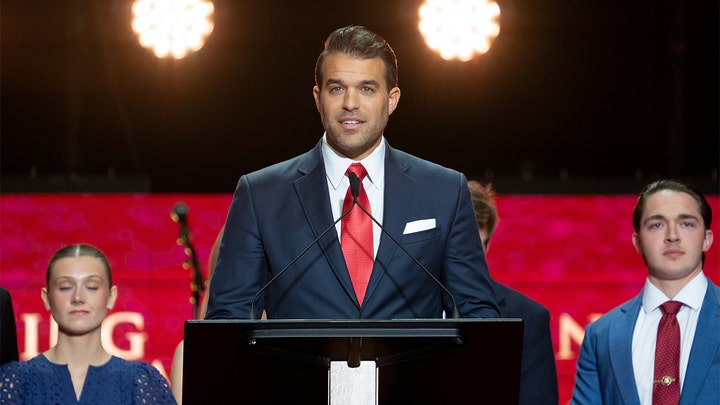 Andrew , portavoz de Turning Point USA, sobre el renacimiento religioso tras la muerte de su amigo Charlie Kirk.