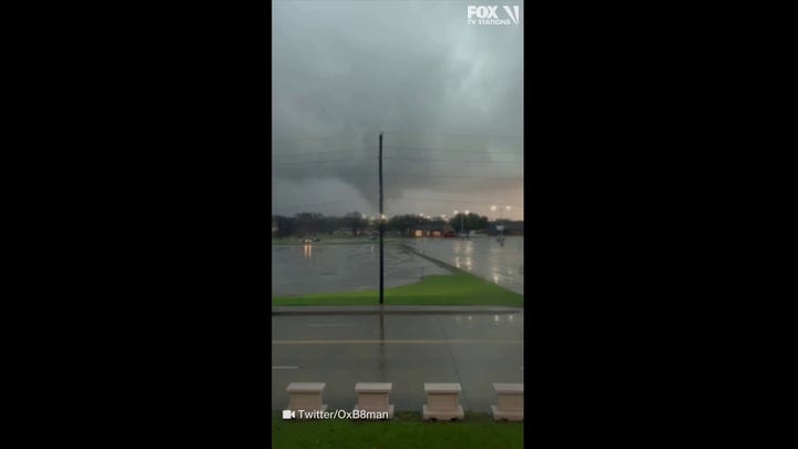 Forth Worth resident captures footage of tornado, one of many sweeping across northern Texas