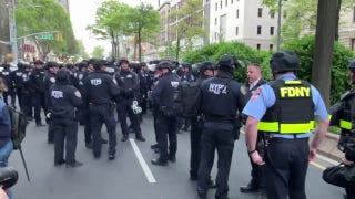 WATCH: NYPD closes in on Columbia University after warning protesters to leave - Fox News