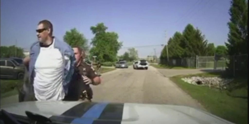 Indiana Police Release Video Showing Escaped Inmate And Fugitive Jail ...