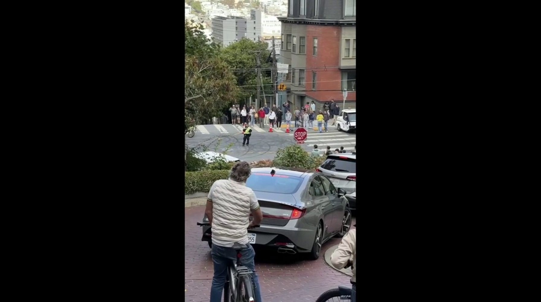 Reckless Motorcyclists Taunt Traffic Officer in San Francisco Tourist Spot