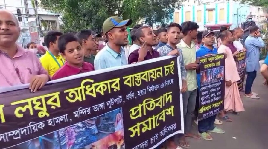 Bangladeshi Hindus protest attacks against minorities