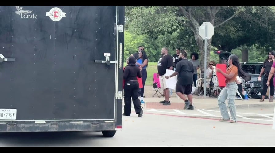 Tense confrontation breaks out between drivers and Karmelo Anthony supporters outside courthouse