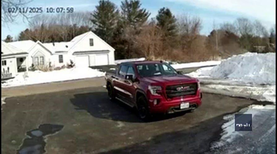 Plane crashes in New Hampshire neighborhood, narrowly missing homes