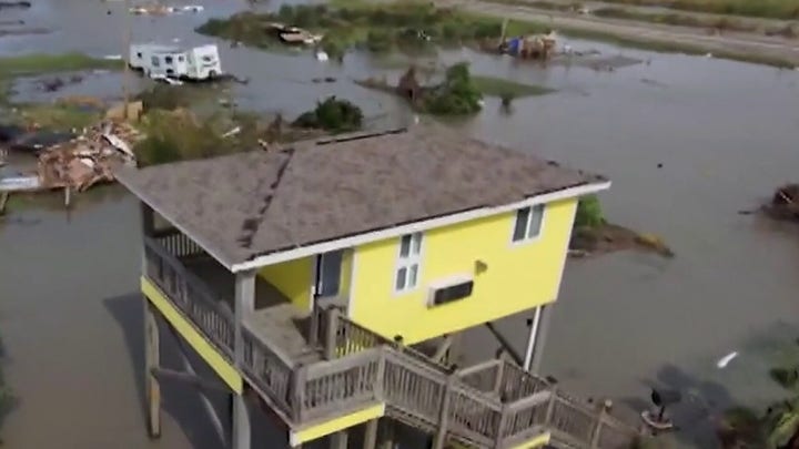 Louisiana residents picking up the pieces in aftermath of Hurricane Laura
