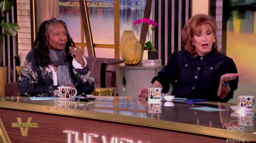 Joy Behar acusa a Carrie Underwood de normalizar a Trump al actuar en la inauguración durante 'The View'
