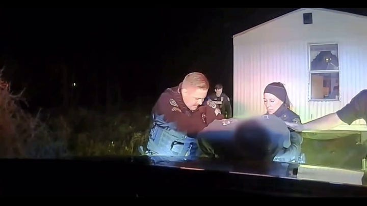 Police chase mobile home driver through Excelsior Springs, Missouri