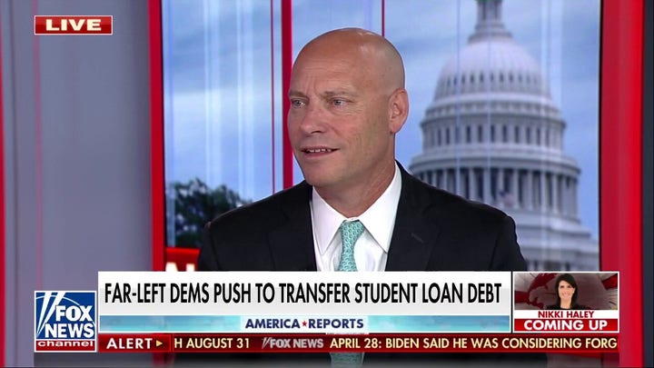 Forgiving student loan debt an 'asinine' plan we can't afford: 마크 쇼트