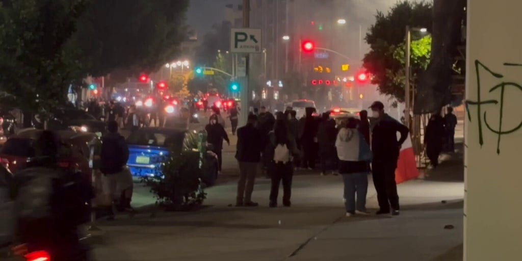 Police deploy tear gas and and non-lethal weaponry to disperse anti-ICE protestors in Los Angeles