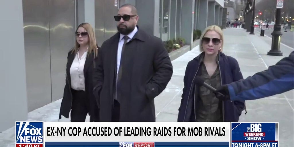 Lawman accused of working for… La Cosa Nostra