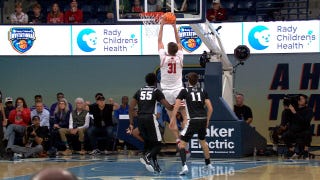 Wisconsin’s Nolan Winter throws down slam dunk, taking lead over Providence
